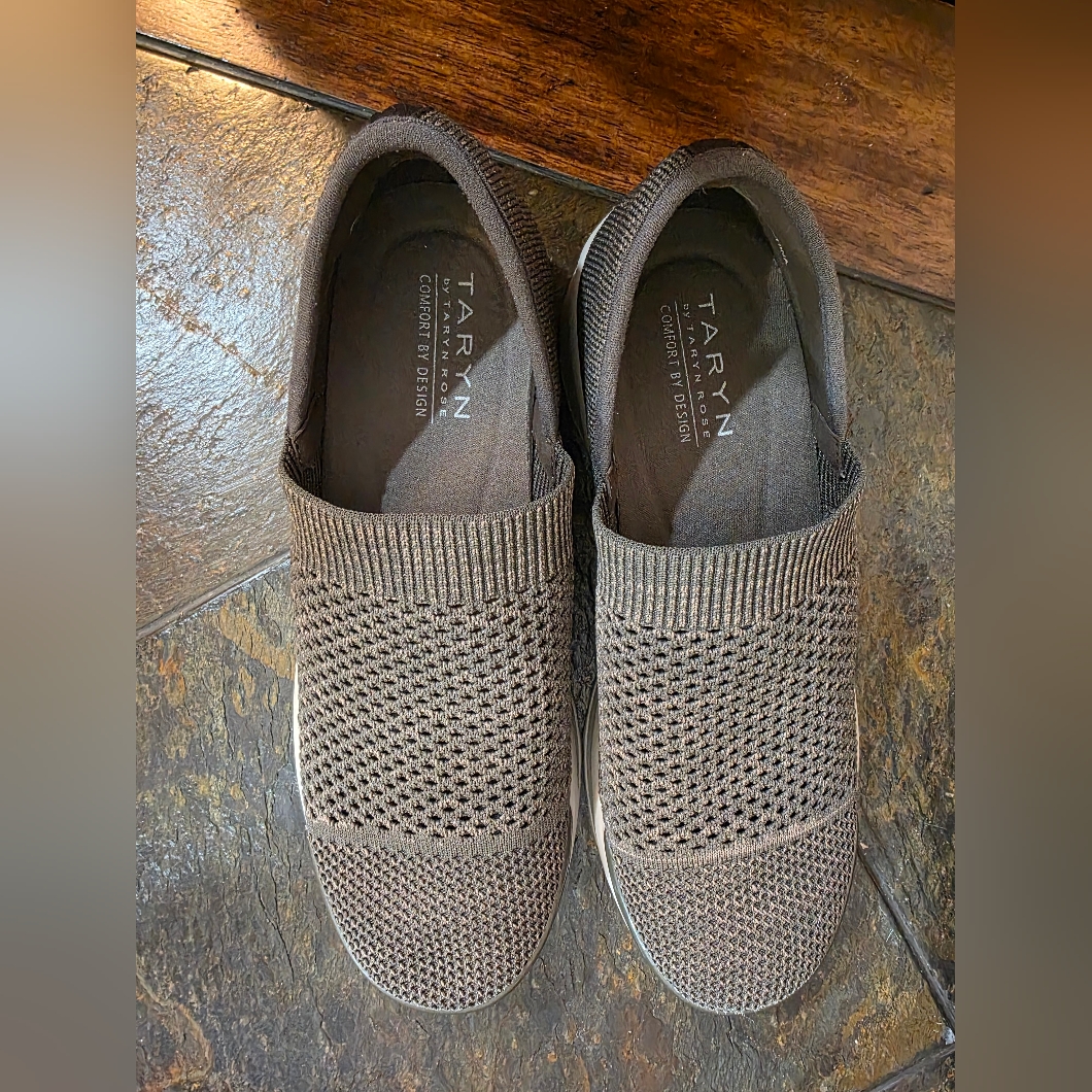 Taryn Rose "Chaise" Slip-On Sneaker In 'Olive Knit'. Sz 10